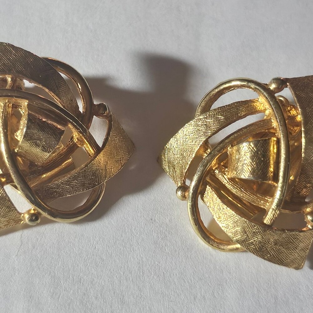 Vintage Gold Tone Atomic Triangle Woven Open Work Clip On Earrings